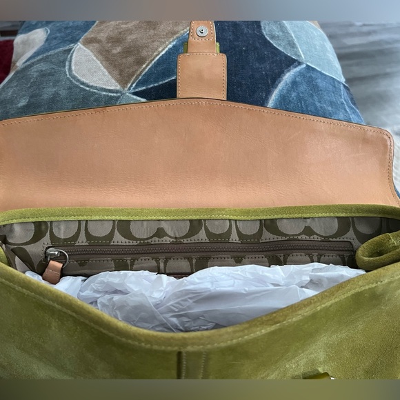 Vintage Green suede Coach hand bag - Picture 7 of 11
